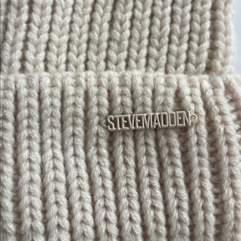 Steve Madden Cream Knit Pom-Pom Womens Beanie Hat‎ NWT